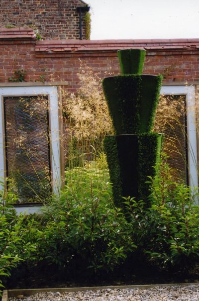 image027
